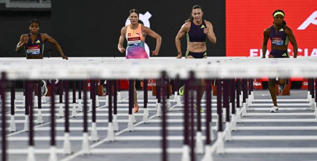 (From L) Jamaica's Megan Simmonds, Poland's Pia Skrzyszowska, Netherlands' Nadine Visser and USA's Kendra Harrison compete in the women's 100m Hurdles during the IAAF Diamond League athletics meeting, at the Olympic Stadium, in Rome on June 4, 2026. (Photo by Filippo MONTEFORTE / AFP)