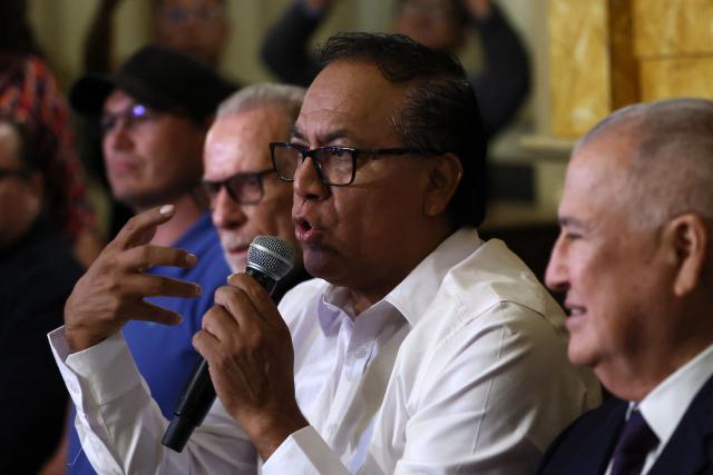 Peru's presidential candidate for the Juntos por el Peru party Roberto Sanchez (C) speaks flanked by former presidential candidates Ricardo Belmont (L) and Alfonso Lopez-Chau during a press conference in Lima on June 4, 2026. Right-wing candidate Keiko Fujimori and leftist Roberto Sanchez will face off in Peru's presidential runoff on June 7, 2026. (Photo by Connie FRANCE / AFP)