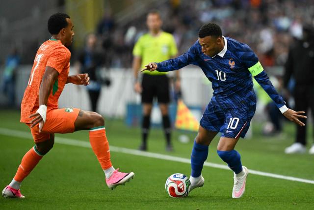 France's forward #10 Kylian Mbappe (R) fights for the ball with Ivory Coast's defender #17 Guela Doue during the international friendly football match between France and Ivory Coast ahead of the 2026 FIFA World Cup football tournament at the Stade de la Beaujoire in Nantes, western France, on June 4, 2026. (Photo by Loic VENANCE / AFP)
