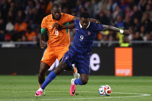 Ivory Coast's midfielder #08 Franck Kessie (L) and France's forward #09 Marcus Thuram (R) fight for the ball during the international friendly football match between France and Ivory Coast ahead of the 2026 FIFA World Cup football tournament at the Stade de la Beaujoire in Nantes, western France, on June 4, 2026. (Photo by FRANCK FIFE / AFP)