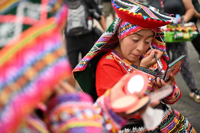 A dancer makes up to perform ahead of the arrival of Peru's presidential candidate for the Fuerza Popular party, Keiko Fujimori, to her closing campaign rally in Lima on June 4, 2026. Right-wing candidate Keiko Fujimori and leftist Roberto Sanchez will face off in Peru's presidential runoff on June 7, 2026. (Photo by MARTIN BERNETTI / AFP)