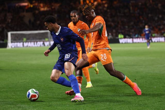 France's midfielder #18 Warren Zaire-Emery (L) and Ivory Coast's defender #20 Emmanuel Agbadou (R) fight for the ball during the international friendly football match between France and Ivory Coast ahead of the 2026 FIFA World Cup football tournament at the Stade de la Beaujoire in Nantes, western France, on June 4, 2026. (Photo by FRANCK FIFE / AFP)