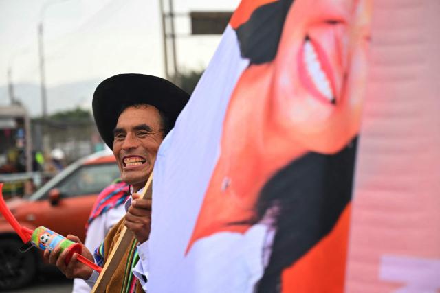 A supporter of Peru's presidential candidate for the Fuerza Popular party, Keiko Fujimori, smiles as he waits for her arrival at a closing campaign rally in Lima on June 4, 2026. Right-wing candidate Keiko Fujimori and leftist Roberto Sanchez will face off in Peru's presidential runoff on June 7, 2026. (Photo by MARTIN BERNETTI / AFP)