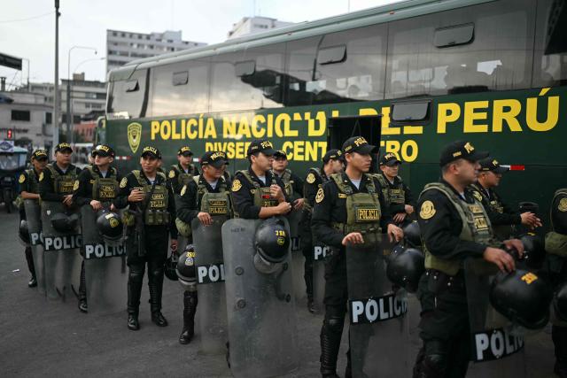 Peruvian policeman take position before the start of the closing campaign rally of Peru's presidential candidate for the Juntos por el Peru party, Roberto Sanchez, in Lima on June 4, 2026. Right-wing candidate Keiko Fujimori and leftist Roberto Sanchez will face off in Peru's presidential runoff on June 7, 2026. (Photo by ERNESTO BENAVIDES / AFP)