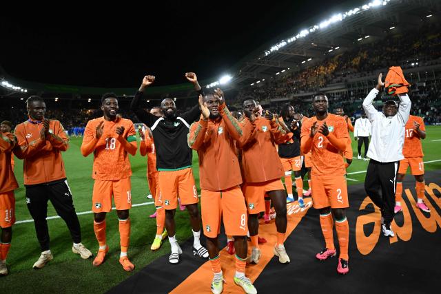 Ivory Coast's players celebrate their victory during the international friendly football match between France and Ivory Coast ahead of the 2026 FIFA World Cup football tournament at the Stade de la Beaujoire in Nantes, western France, on June 4, 2026. (Photo by Loic VENANCE / AFP)