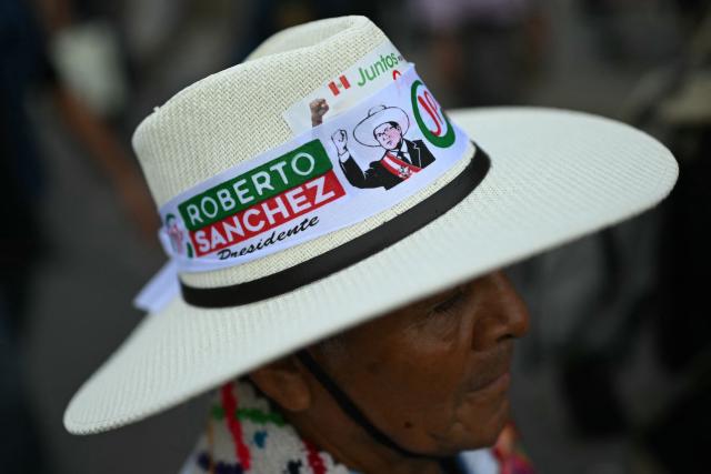 A supporter of Peru's presidential candidate for the Juntos por el Peru party, Roberto Sanchez, waits for the start of his closing campaign rally in Lima on June 4, 2026. Right-wing candidate Keiko Fujimori and leftist Roberto Sanchez will face off in Peru's presidential runoff on June 7, 2026. (Photo by ERNESTO BENAVIDES / AFP)