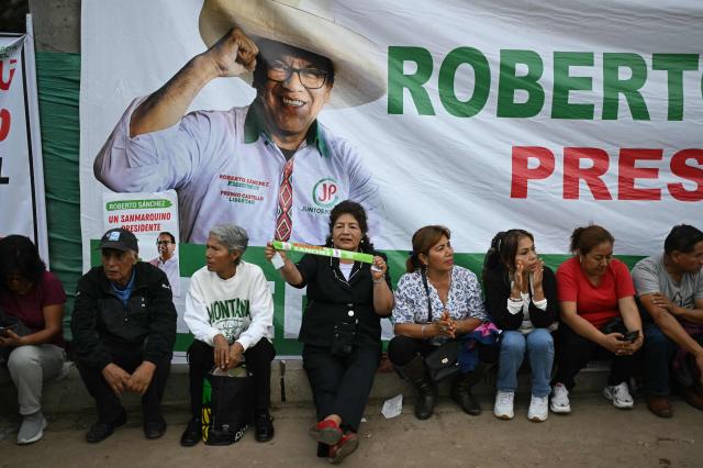 Supporters of Peru's presidential candidate for the Juntos por el Peru party, Roberto Sanchez, wait for the start of his closing campaign rally in Lima on June 4, 2026. Right-wing candidate Keiko Fujimori and leftist Roberto Sanchez will face off in Peru's presidential runoff on June 7, 2026. (Photo by ERNESTO BENAVIDES / AFP)