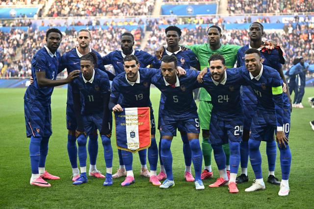 France's players pose for a team photograph before the international friendly football match between France and Ivory Coast ahead of the 2026 FIFA World Cup football tournament at the Stade de la Beaujoire in Nantes, western France, on June 4, 2026. (Photo by Loic VENANCE / AFP)