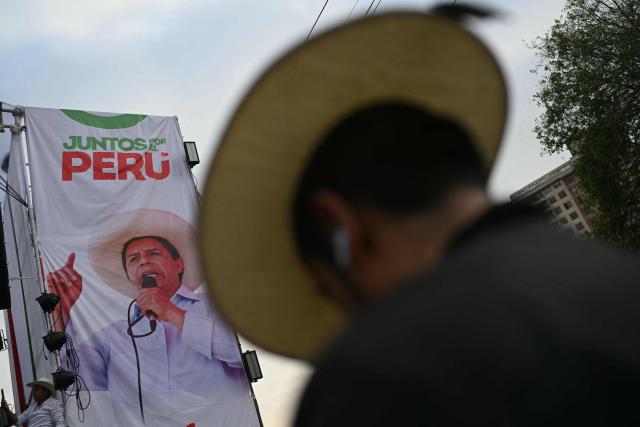 A supporter of Peru's presidential candidate for the Juntos por el Peru party, Roberto Sanchez, waits for the start of his closing campaign rally in Lima on June 4, 2026. Right-wing candidate Keiko Fujimori and leftist Roberto Sanchez will face off in Peru's presidential runoff on June 7, 2026. (Photo by ERNESTO BENAVIDES / AFP)
