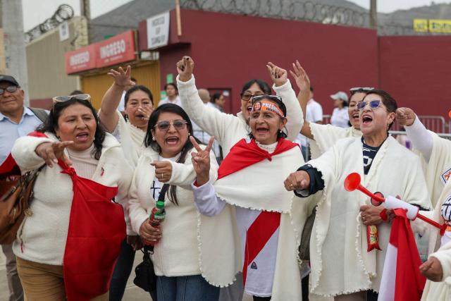 Supporters of Peru's presidential candidate for the Fuerza Popular party, Keiko Fujimori, chant slogans as they wait for her arrival at a closing campaign rally in Lima on June 4, 2026. Right-wing candidate Keiko Fujimori and leftist Roberto Sanchez will face off in Peru's presidential runoff on June 7, 2026. (Photo by Anthony NINO DE GUZMAN / AFP)