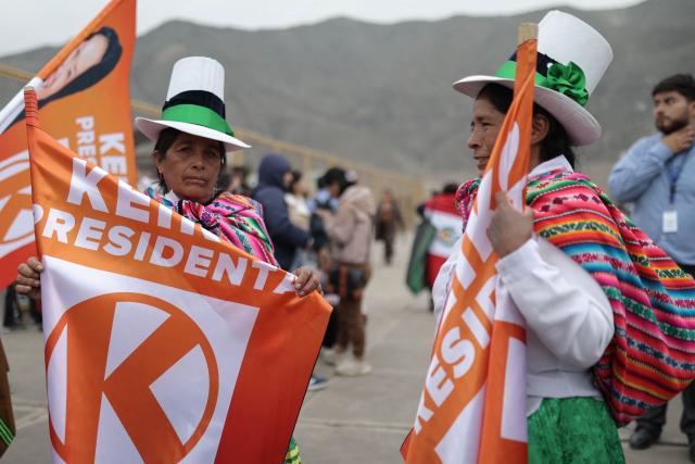 Supporters of Peru's presidential candidate for the Fuerza Popular party, Keiko Fujimori, hold flags as they wait for her arrival at a closing campaign rally in Lima on June 4, 2026. Right-wing candidate Keiko Fujimori and leftist Roberto Sanchez will face off in Peru's presidential runoff on June 7, 2026. (Photo by Anthony NINO DE GUZMAN / AFP)