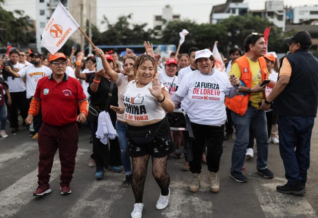 Supporters of Peru's presidential candidate for the Fuerza Popular party, Keiko Fujimori, dance while waiting for the start of her closing campaign rally in Lima on June 4, 2026. Right-wing candidate Keiko Fujimori and leftist Roberto Sanchez will face off in Peru's presidential runoff on June 7, 2026. (Photo by Anthony Nino de Guzman / AFP)