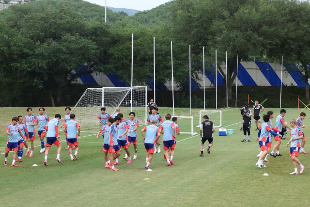 Japan's players take part in a training session at the Club Monterrey Training Center at El Barrial in Santiago, Nuevo Leon State, Mexico, on June 4, 2026, ahead of the FIFA 2026 World Cup football tournament. (Photo by Julio Cesar AGUILAR / AFP)