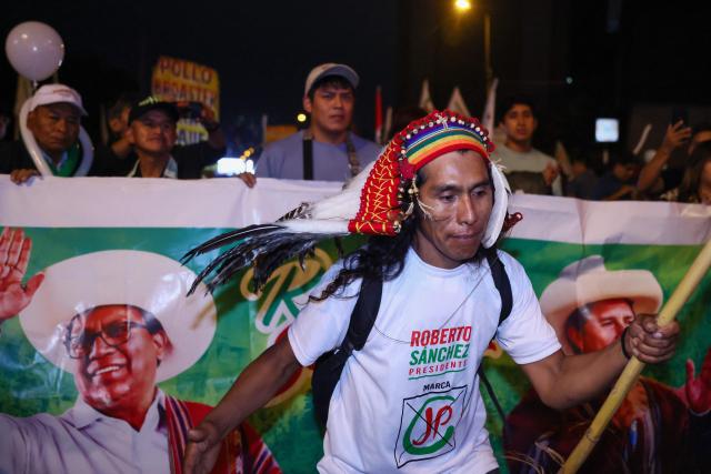 A supporter of Peru's presidential candidate for the Juntos por el Peru party, Roberto Sanchez, dances as he waits for the start of his closing campaign rally in Lima on June 4, 2026. Right-wing candidate Keiko Fujimori and leftist Roberto Sanchez will face off in Peru's presidential runoff on June 7, 2026. (Photo by Connie FRANCE / AFP)
