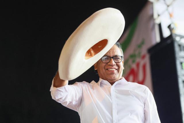 Peru's presidential candidate for the Juntos por el Peru party, Roberto Sanchez, waves to supporters during his closing campaign rally in Lima on June 4, 2026. Right-wing candidate Keiko Fujimori and leftist Roberto Sanchez will face off in Peru's presidential runoff on June 7, 2026. (Photo by Connie FRANCE / AFP)