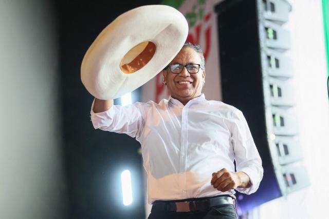 Peru's presidential candidate for the Juntos por el Peru party, Roberto Sanchez, waves during his closing campaign rally in Lima on June 4, 2026. Right-wing candidate Keiko Fujimori and leftist Roberto Sanchez will face off in Peru's presidential runoff on June 7, 2026. (Photo by Connie FRANCE / AFP)