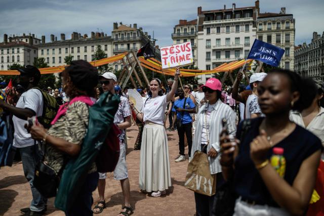 (FILES) People take part in the "Marche pour Jesus" (March for Jesus) Christian event in Lyon on May 30, 2026. Tens of thousands of faithful are expected on June 6, in around fifteen French cities for the 'Marches for Jesus,' an expression of Evangelical pride that are attracting more and more young Catholics. (Photo by Jeff PACHOUD / AFP)