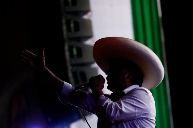 Peru's presidential candidate for the Juntos por el Peru party, Roberto Sanchez, gestures as he speaks to supporters during his closing campaign rally in Lima on June 4, 2026. Right-wing candidate Keiko Fujimori and leftist Roberto Sanchez will face off in Peru's presidential runoff on June 7, 2026. (Photo by Connie FRANCE / AFP)