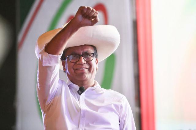 Peru's presidential candidate for the Juntos por el Peru party, Roberto Sanchez, gestures during his closing campaign rally in Lima on June 4, 2026. Right-wing candidate Keiko Fujimori and leftist Roberto Sanchez will face off in Peru's presidential runoff on June 7, 2026. (Photo by Connie FRANCE / AFP)