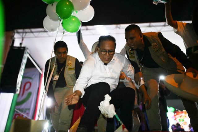 Peru's presidential candidate for the Juntos por el Peru party, Roberto Sanchez, greets supporters during his closing campaign rally in Lima on June 4, 2026. Right-wing candidate Keiko Fujimori and leftist Roberto Sanchez will face off in Peru's presidential runoff on June 7, 2026. (Photo by ERNESTO BENAVIDES / AFP)