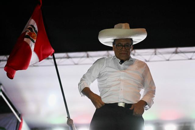 Peru's presidential candidate for the Juntos por el Peru party, Roberto Sanchez, gestures during his closing campaign rally in Lima on June 4, 2026. Right-wing candidate Keiko Fujimori and leftist Roberto Sanchez will face off in Peru's presidential runoff on June 7, 2026. (Photo by ERNESTO BENAVIDES / AFP)