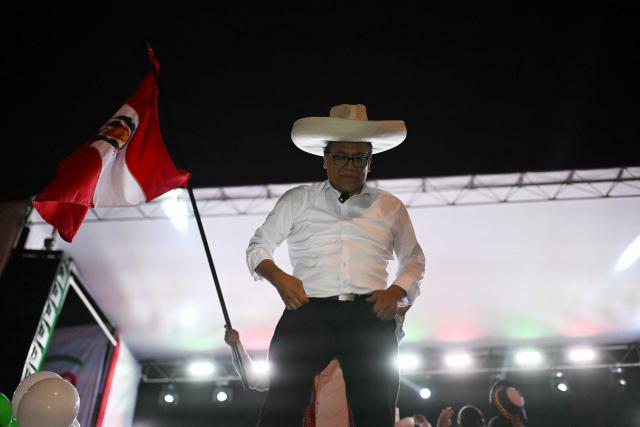 Peru's presidential candidate for the Juntos por el Peru party, Roberto Sanchez, gestures during his closing campaign rally in Lima on June 4, 2026. Right-wing candidate Keiko Fujimori and leftist Roberto Sanchez will face off in Peru's presidential runoff on June 7, 2026. (Photo by ERNESTO BENAVIDES / AFP)