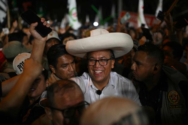 Peru's presidential candidate for the Juntos por el Peru party, Roberto Sanchez, greets supporters during his closing campaign rally in Lima on June 4, 2026. Right-wing candidate Keiko Fujimori and leftist Roberto Sanchez will face off in Peru's presidential runoff on June 7, 2026. (Photo by ERNESTO BENAVIDES / AFP)