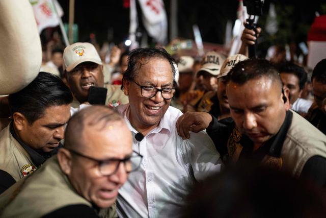 Roberto Sanchez, Peru's presidential candidate for the Juntos por el Peru party, greets supporters during his closing campaign rally in Lima on June 4, 2026. Right-wing candidate Keiko Fujimori and leftist Roberto Sanchez will face off in Peru's presidential runoff on June 7, 2026. (Photo by Ernesto BENAVIDES / AFP)