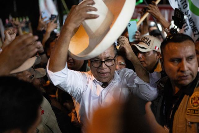 Roberto Sanchez, Peru's presidential candidate for the Juntos por el Peru party, greets supporters during his closing campaign rally in Lima on June 4, 2026. Right-wing candidate Keiko Fujimori and leftist Roberto Sanchez will face off in Peru's presidential runoff on June 7, 2026. (Photo by Ernesto BENAVIDES / AFP)