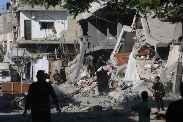 Palestinians clear debris from a destroyed house following an Israeli strike, whose residents were warned to evacuate before the attack, in Zawaida in the central Gaza Strip on June 5, 2026. Despite a truce technically in effect since October 2025, daily violence has rocked the Gaza Strip, over half of which is under Israeli military control in defiance of the ceasefire's terms. Israel has killed at least 936 people since the ceasefire began, according to Gaza's health ministry, which operates under Hamas authority and whose figures are considered reliable by the UN. (Photo by Eyad Baba / AFP)