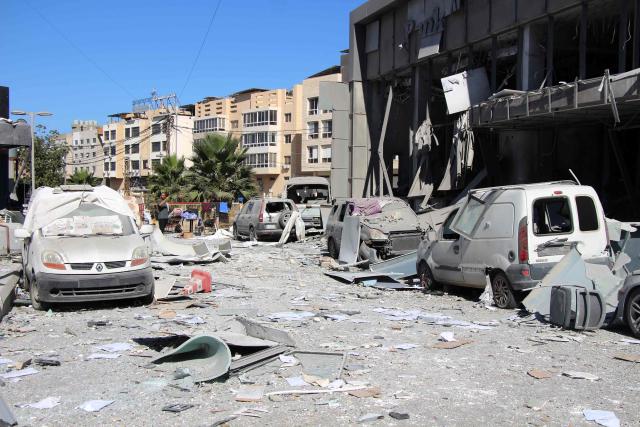 A man inspects the aftermath at the site of an Israeli strike that hit the previous day in the southern Lebanese coastal city of Tyre on June 5, 2026. Israeli strikes overnight in the south Lebanon city of Tyre killed seven people, a source from Lebanon's civil defence told AFP on June 5, despite a ceasefire in the Israel-Hezbollah war. (Photo by Kawnat HAJU / AFP)