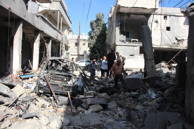 People inspect the aftermath at the site of an Israeli strike that hit the previous day in the southern Lebanese coastal city of Tyre on June 5, 2026. Israeli strikes overnight in the south Lebanon city of Tyre killed seven people, a source from Lebanon's civil defence told AFP on June 5, despite a ceasefire in the Israel-Hezbollah war. (Photo by Kawnat HAJU / AFP)