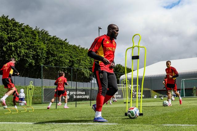 Belgium's Romelu Lukaku (C) takes part in a training session on the eve of their friendly game against Tunisia as part of their preparation ahead of the 2026 FIFA World Cup football tournament, in Brussels, on June 5, 2026. (Photo by BRUNO FAHY / Belga / AFP) / Belgium OUT
