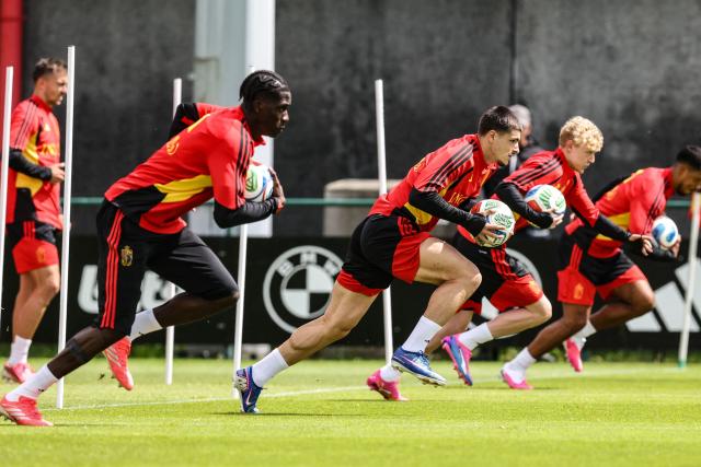 Belgium's Amadou Onana (L), Belgium's Matias Fernandez-Pardo (C) and Belgium's Joaquin Seys (2nd R) take part in a training session of Belgian national soccer team Red Devils on the eve of their friendly game against Tunisia as part of their preparation ahead of the 2026 FIFA World Cup football tournament, in Brussels, on June 5, 2026. (Photo by BRUNO FAHY / Belga / AFP) / Belgium OUT