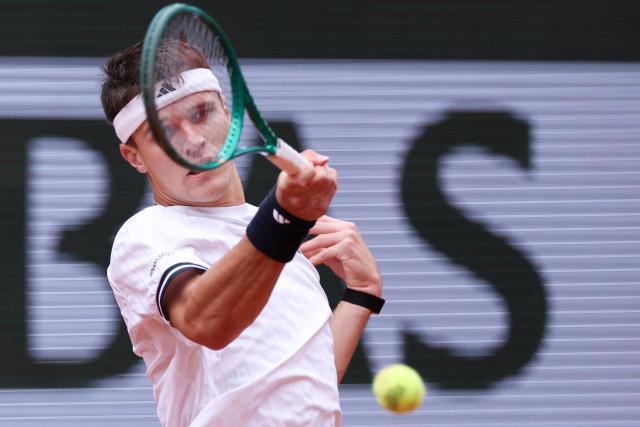 Czech Republic's Jakub Mensik plays a forehand return to Germany's Alexander Zverev during their men's semi final singles match on day 13 of the French Open tennis tournament on Court Philippe-Chatrier at the Roland-Garros Complex in Paris on June 5, 2026. (Photo by Alain JOCARD / AFP)