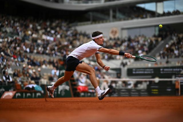 Czech Republic's Jakub Mensik plays a forehand return to Germany's Alexander Zverev during their men's semi final singles match on day 13 of the French Open tennis tournament on Court Philippe-Chatrier at the Roland-Garros Complex in Paris on June 5, 2026. (Photo by JULIEN DE ROSA / AFP)