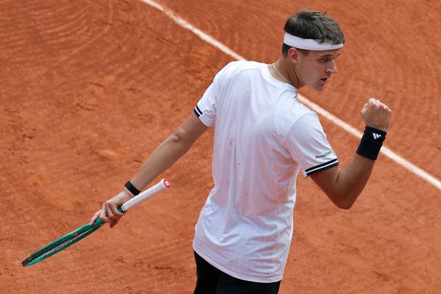 Czech Republic's Jakub Mensik reacts after winning a set as he plays against Germany's Alexander Zverev during their men's semi final singles match on day 13 of the French Open tennis tournament on Court Philippe-Chatrier at the Roland-Garros Complex in Paris on June 5, 2026. (Photo by Thomas SAMSON / AFP)