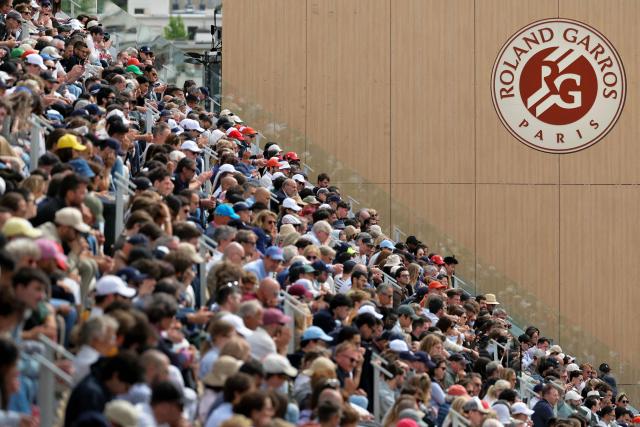 Spectators watch Germany's Alexander Zverev playing against Czech Republic's Jakub Mensik during their men's semi final singles match on day 13 of the French Open tennis tournament on Court Philippe-Chatrier at the Roland-Garros Complex in Paris on June 5, 2026. (Photo by Thomas SAMSON / AFP)