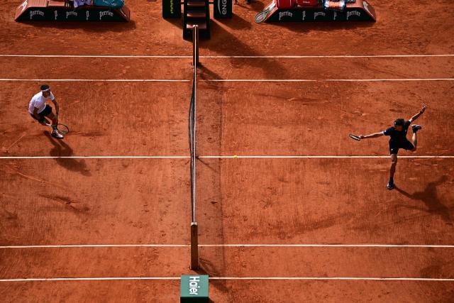 Germany's Alexander Zverev (R) plays a backhand return to Czech Republic's Jakub Mensik during their men's semi final singles match on day 13 of the French Open tennis tournament on Court Philippe-Chatrier at the Roland-Garros Complex in Paris on June 5, 2026. (Photo by JULIEN DE ROSA / AFP)