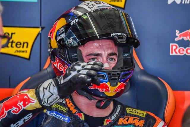 Team Red Bull KTM Factory Racing's Pedro Acosta speaks to technicians during the Practice session at the Balaton Park Circuit in Balatonfokajar, Hungary, on June 5, 2026, ahead of the Hungarian Motorcycle MotoGP Grand Prix. (Photo by FERENC ISZA / AFP)