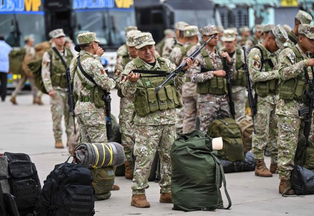 Army soldiers prepare to board buses to be deployed to polling stations to provide security and safeguard electoral materials in Lima on June 5, 2026, ahead of the presidential election runoff. Right-wing candidate Keiko Fujimori and leftist Roberto Sanchez will face off in Peru's presidential runoff on June 7, 2026. (Photo by MARTIN BERNETTI / AFP)