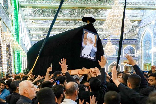 Mourners accompany the casket during the funeral of Iraqi Shia Muslim cleric and Grand Ayatollah Mohammad Ishaq al-Fayyad in Iraq's central holy city of Karbala on June 5, 2026. (Photo by Karrar Jabbar / AFP)