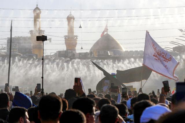 Mourners accompany the casket during the funeral of Iraqi Shia Muslim cleric and Grand Ayatollah Mohammad Ishaq al-Fayyad near the shrines of Imam Hussein and Abbas in Iraq's central holy city of Karbala on June 5, 2026. (Photo by Karrar Jabbar / AFP)