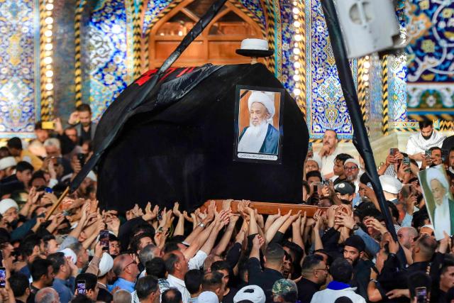 Mourners accompany the casket during the funeral of Iraqi Shia Muslim cleric and Grand Ayatollah Mohammad Ishaq al-Fayyad in Iraq's central holy city of Karbala on June 5, 2026. (Photo by Karrar Jabbar / AFP)