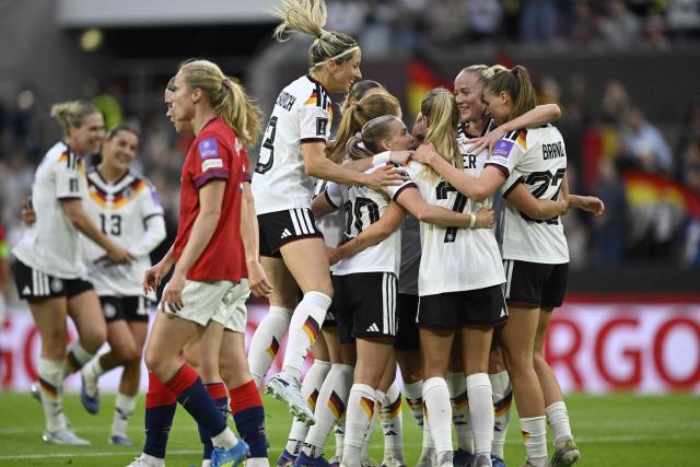 Germany's defender #07 Marie Mueller (3rd R) celebrates scoring the opening goal with her teammates during the Women's FIFA World Cup qualifying football match between Germany and Norway in Cologne, western Germany on June 5, 2026. (Photo by INA FASSBENDER / AFP)