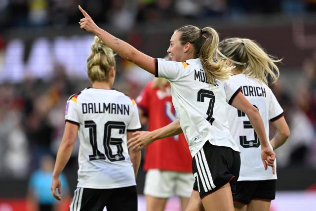 Germany's defender #07 Marie Mueller celebrates scoring the opening goal with her teammates during the Women's FIFA World Cup qualifying football match between Germany and Norway in Cologne, western Germany on June 5, 2026. (Photo by INA FASSBENDER / AFP) / ALTERNATIVE CROP