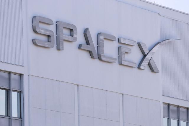 (FILES) SpaceX signage displayed outside a Space Exploration Technologies Corp. facility in Hawthorne, California on March 26, 2026. SpaceX on June 5, 2026 signed a blockbuster cloud computing agreement under which Google will pay the Elon Musk-founded rocket company $920 million per month for access to a massive cluster of AI chips, according to a disclosure in its initial public offering filing. (Photo by Patrick T. Fallon / AFP)