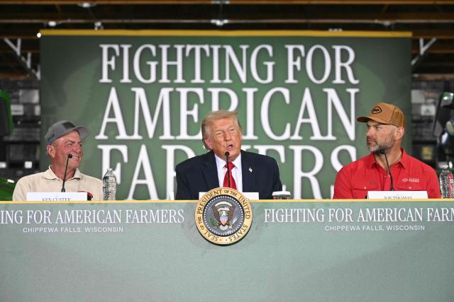 US President Donald Trump (C) speaks, flanked by Custer Farms owner Ken Custer (L) and Hall of Fame Farms owner Joe Thomas (R), during a roundtable on "American Agriculture" at Custer Farms in Chippewa Falls, Wisconsin, on June 5, 2026. (Photo by SAUL LOEB / AFP)