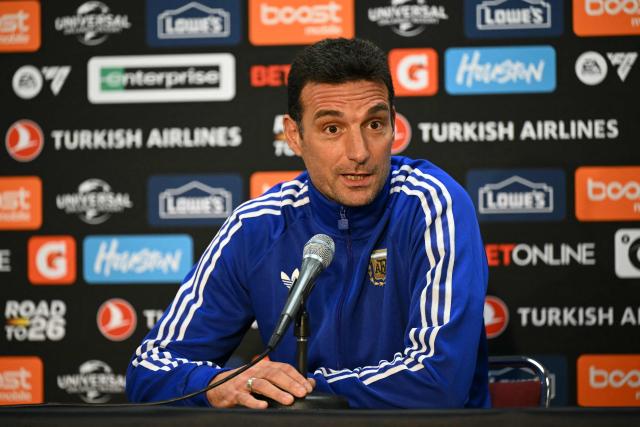 Argentina's head coach Lionel Scaloni speaks during a press conference at Kyle Field in College Station, Texas, on June 5, 2026, the day before a friendly match against Honduras. (Photo by RONALDO SCHEMIDT / AFP)