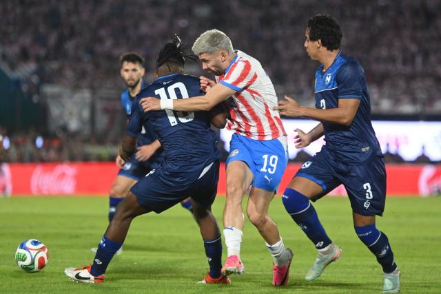 Nicaragua's midfielder #10 Jacob Montes and Paraguay's forward #19 Julio Enciso fight for the ball during the international friendly football match between Paraguay and Nicaragua at the Defensores del Chaco Stadium in Asuncion on June 5, 2026. (Photo by DANIEL DUARTE / AFP)